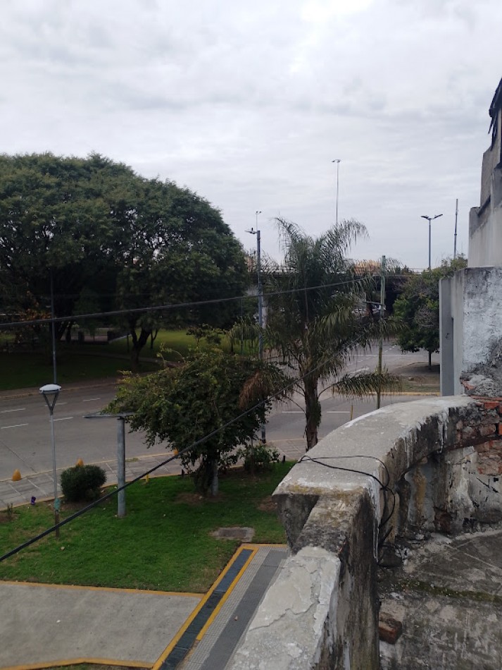 VENTA CASA 4 AMBIENTES FLORES A DEMOLER