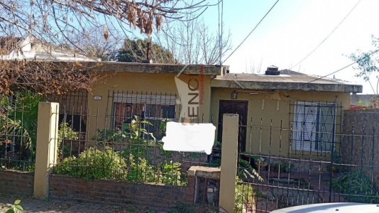 VENTA CASA 3 AMBIENTES A REFACCIONAR CON DEPARTAMENTO