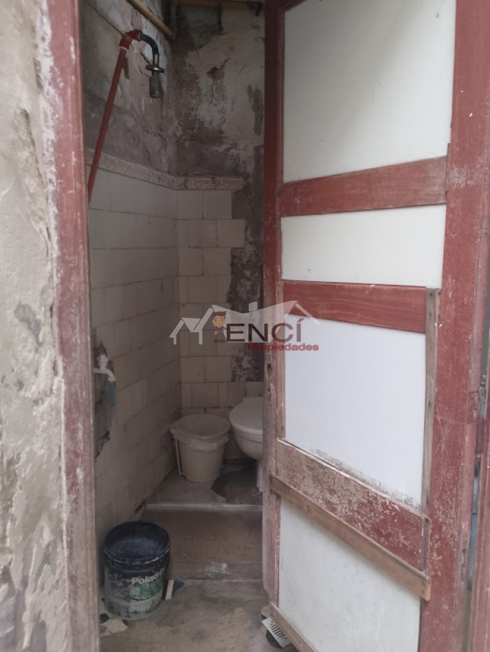 VENTA CASA 4 AMBIENTES FLORES A DEMOLER