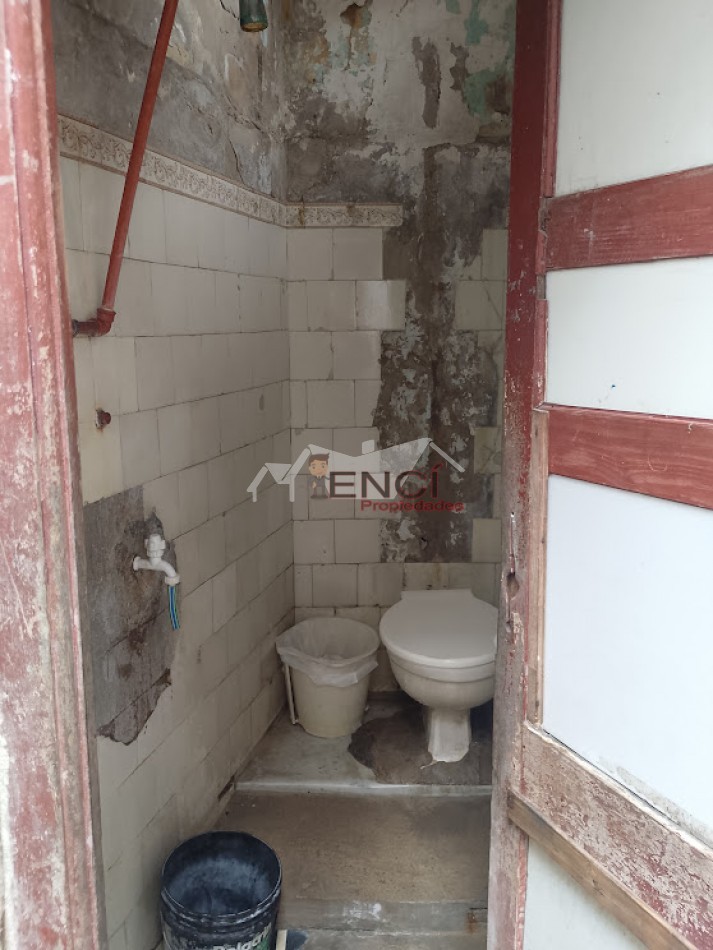 VENTA CASA 4 AMBIENTES FLORES A DEMOLER