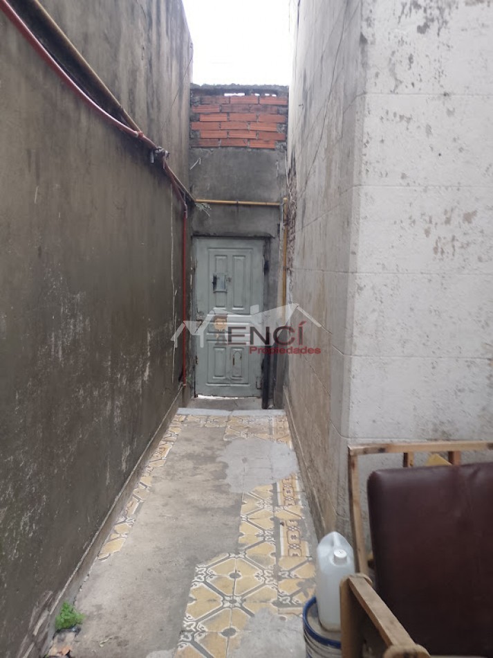 VENTA CASA 4 AMBIENTES FLORES A DEMOLER