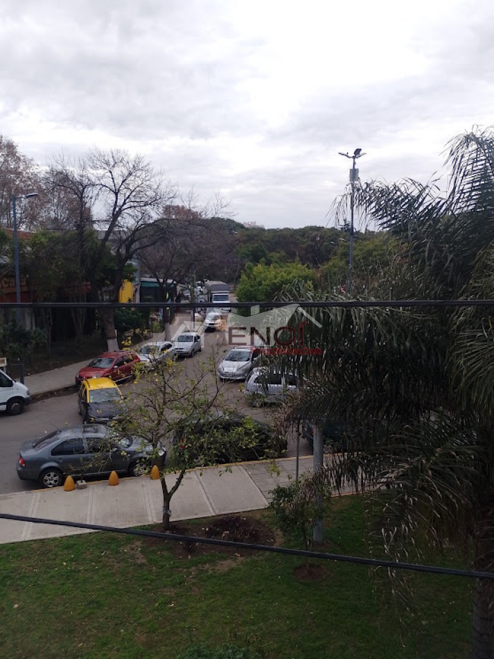 VENTA CASA 4 AMBIENTES FLORES A DEMOLER