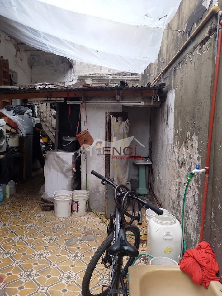 VENTA CASA 4 AMBIENTES FLORES A DEMOLER