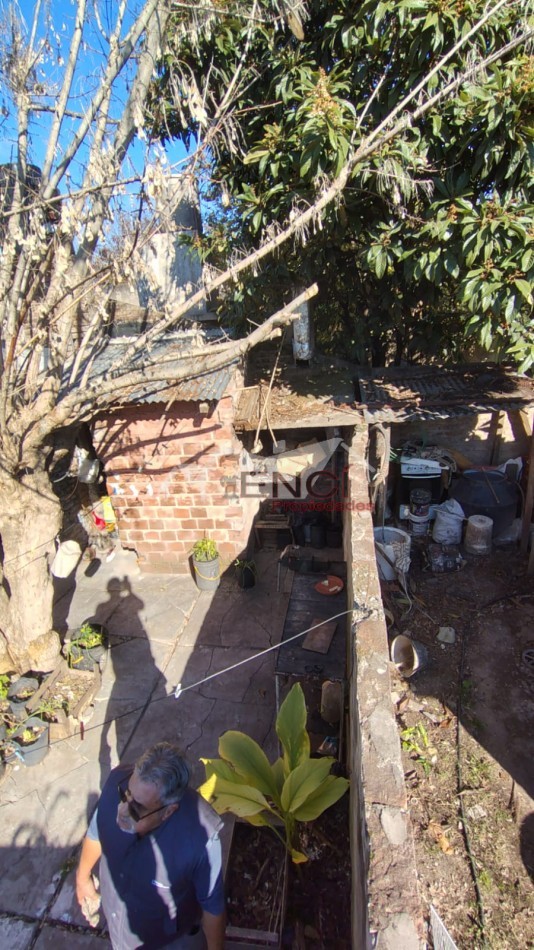 VENTA CASA 3 AMBIENTES A REFACCIONAR CON DEPARTAMENTO