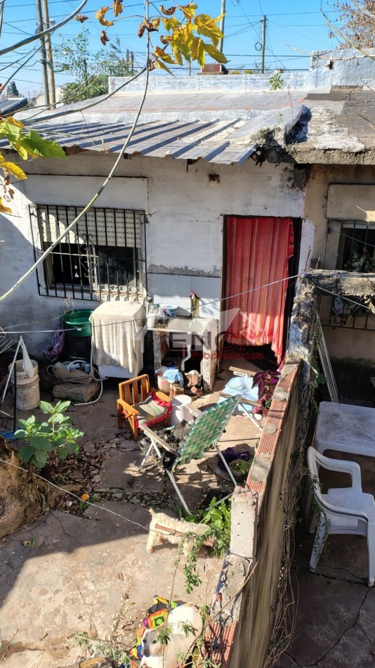 VENTA CASA 3 AMBIENTES A REFACCIONAR CON DEPARTAMENTO