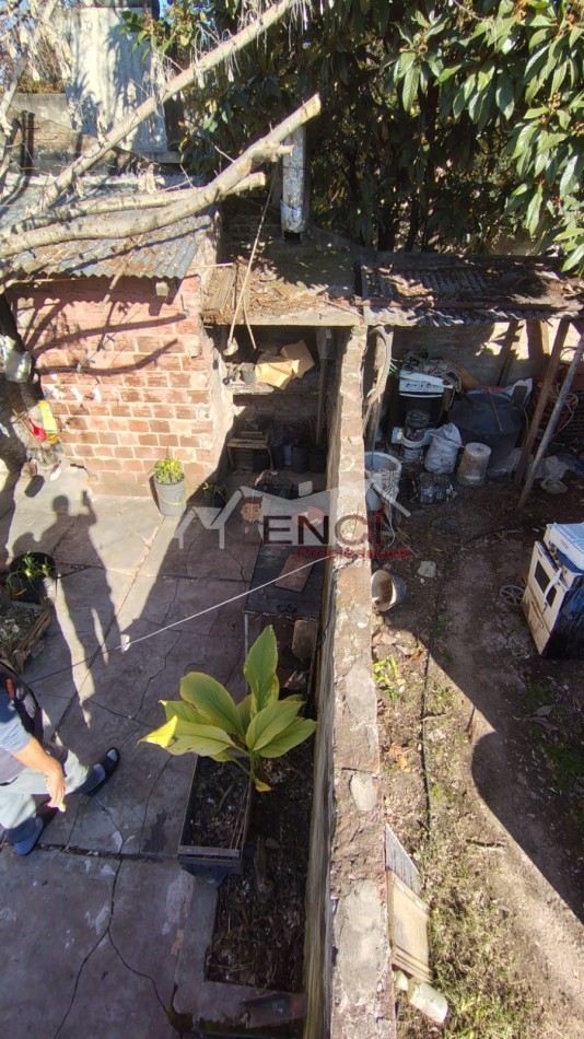 VENTA CASA 3 AMBIENTES A REFACCIONAR CON DEPARTAMENTO