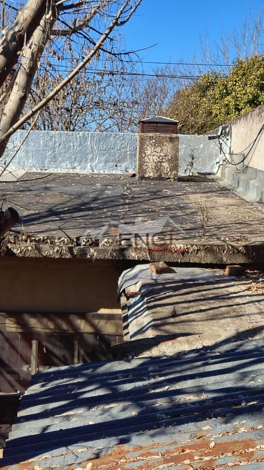 VENTA CASA 3 AMBIENTES A REFACCIONAR CON DEPARTAMENTO