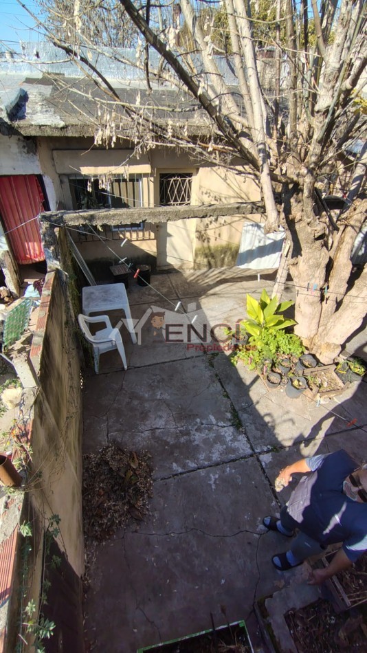 VENTA CASA 3 AMBIENTES A REFACCIONAR CON DEPARTAMENTO