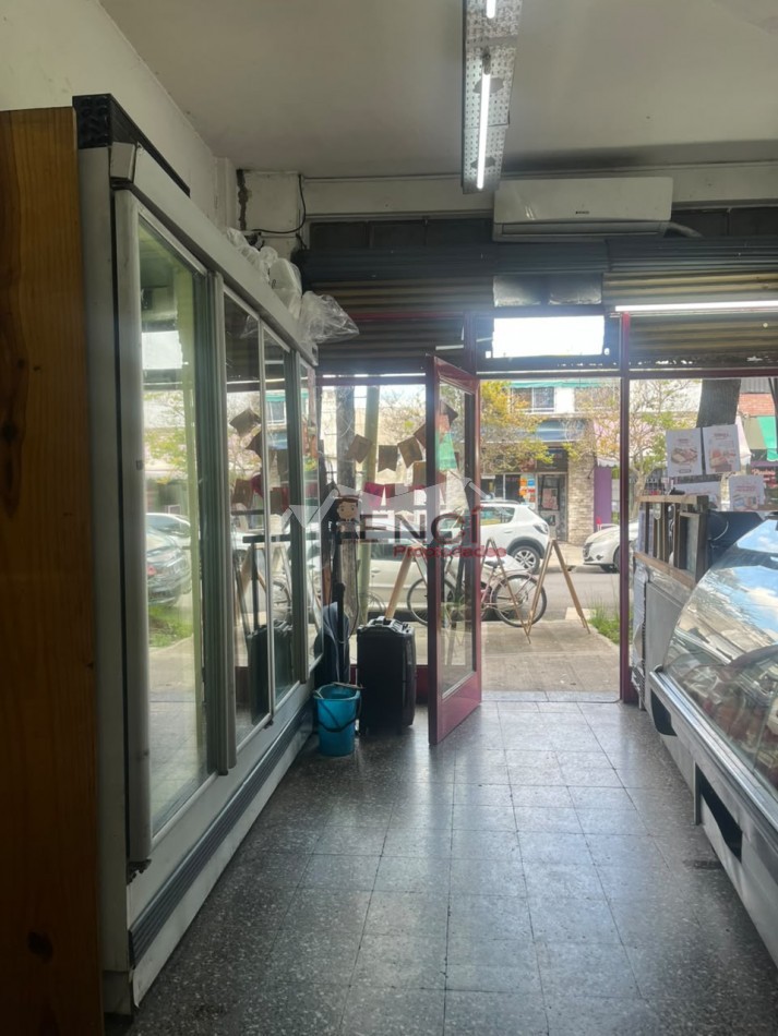 VENTA CON RENTA LOCAL VILLA LUGANO