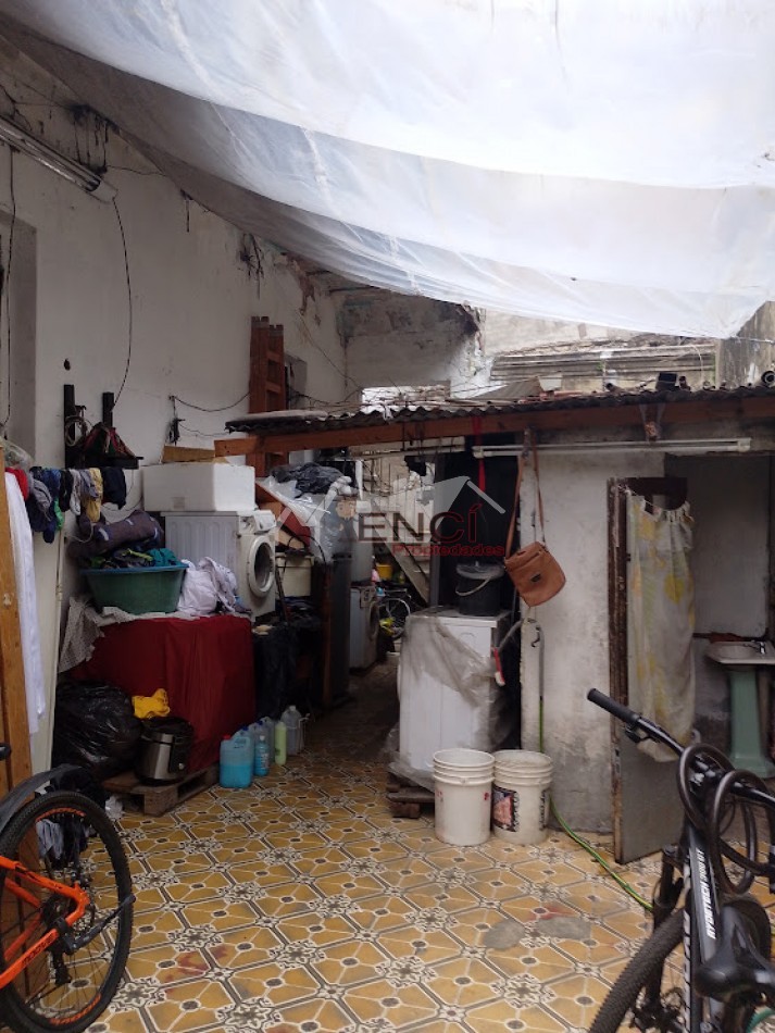 VENTA CASA 4 AMBIENTES FLORES A DEMOLER