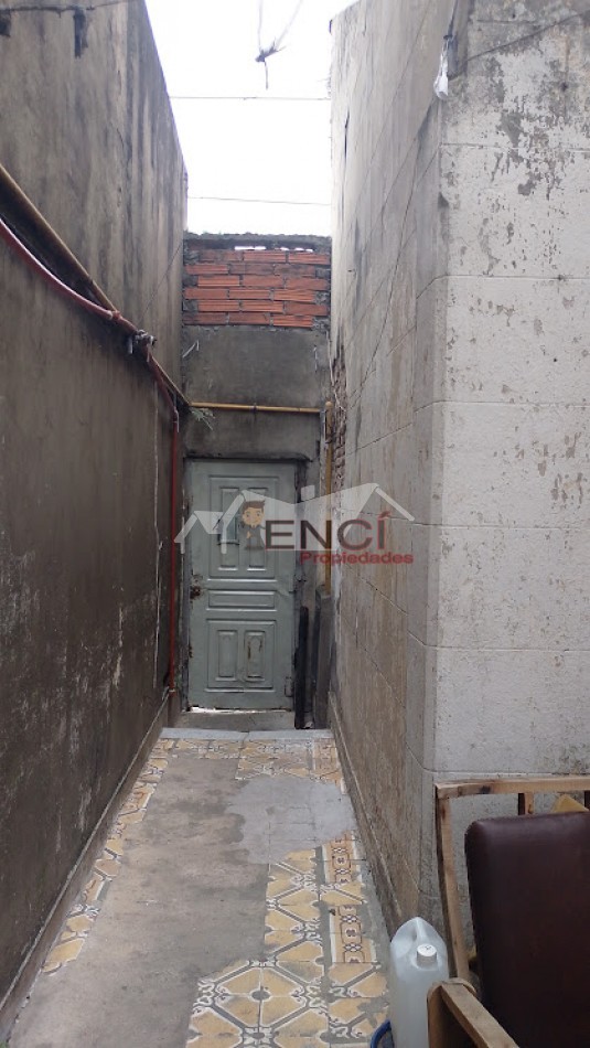 VENTA CASA 4 AMBIENTES FLORES A DEMOLER