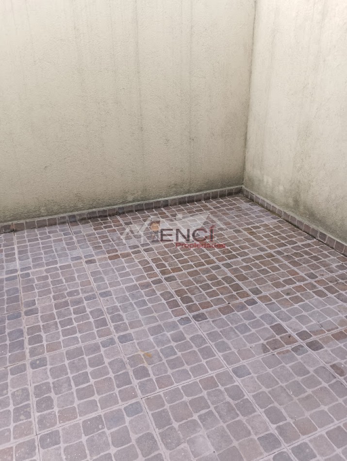 VENTA PH 2 AMBIENTES MORON