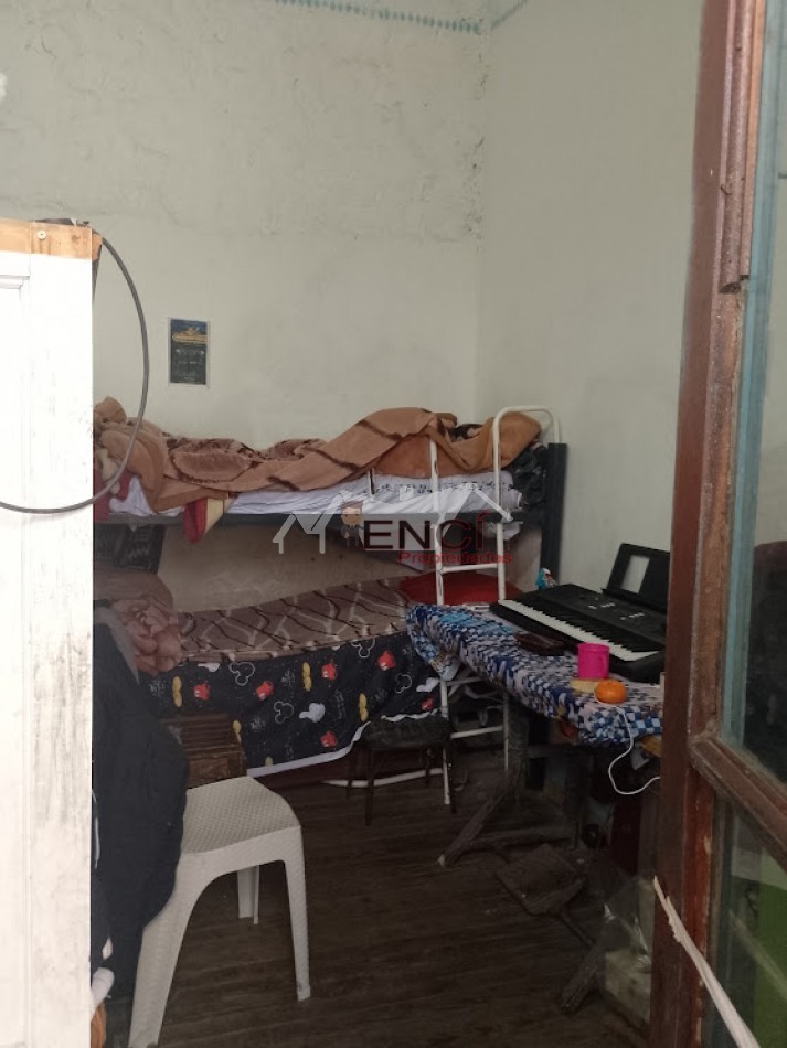 LOTE CON CASA 4 AMBIENTES FLORES A DEMOLER