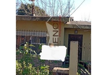 VENTA CASA 3 AMBIENTES A REFACCIONAR CON DEPARTAMENTO