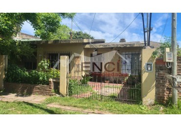OPORTUNIDAD VENTA CASA 3 AMBIENTES A REFACCIONAR CON DEPARTAMENTO